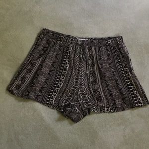 American eagle soft shorts (size M)
